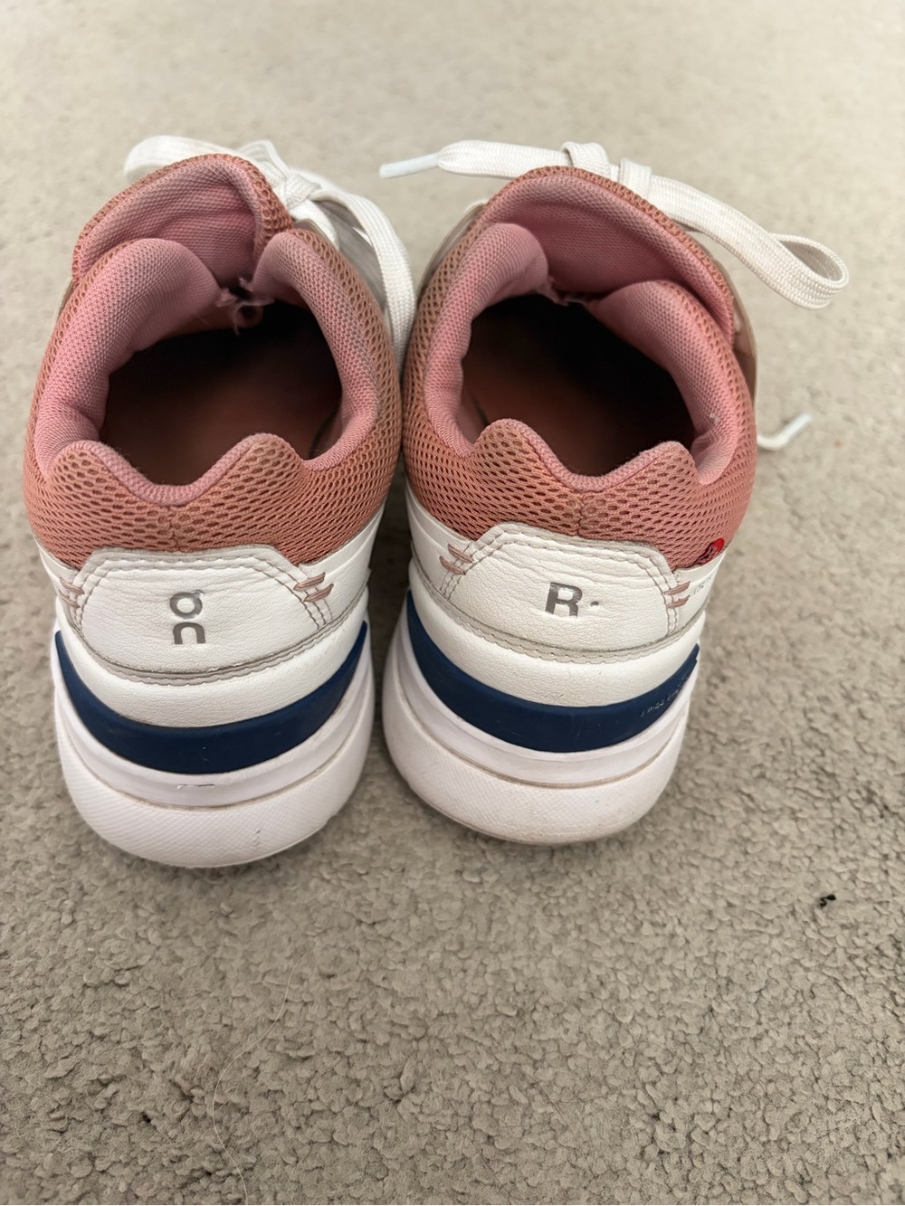 On Cloud ‘The Roger’ White Sneakers with Dusty Pink Lining, Women’s Size 8.5 - Picture 3 of 9